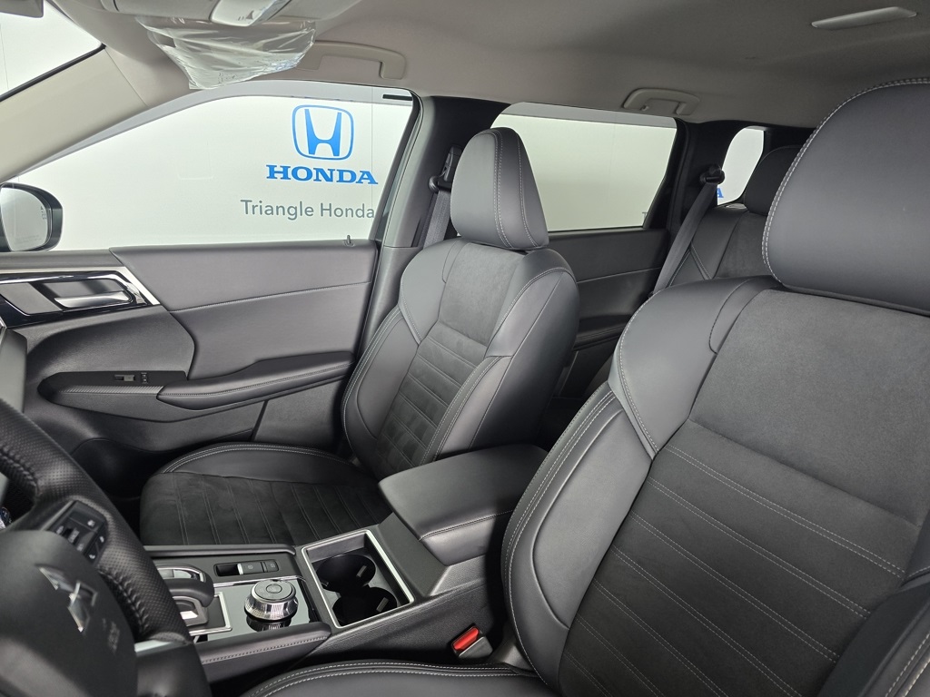 Thumbnail: 2024 Mitsubishi Outlander - 14