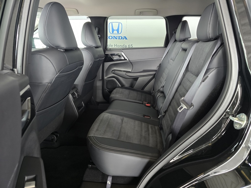 Thumbnail: 2024 Mitsubishi Outlander - 15