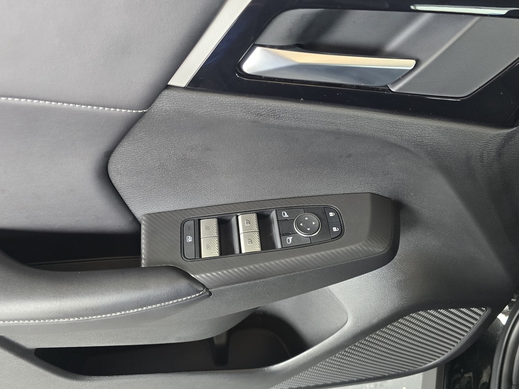 Thumbnail: 2024 Mitsubishi Outlander - 23