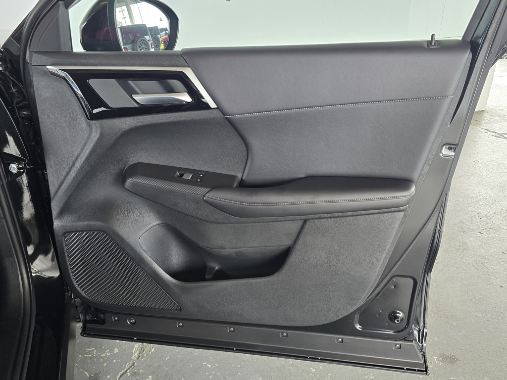 Thumbnail: 2024 Mitsubishi Outlander - 24