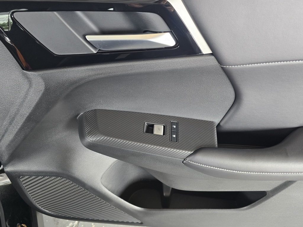 Thumbnail: 2024 Mitsubishi Outlander - 25