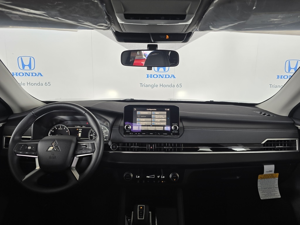 Thumbnail: 2024 Mitsubishi Outlander - 6