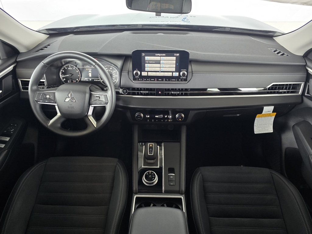 Thumbnail: 2024 Mitsubishi Outlander - 7