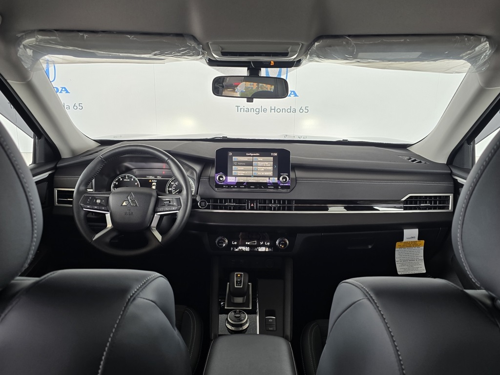 Thumbnail: 2024 Mitsubishi Outlander - 9