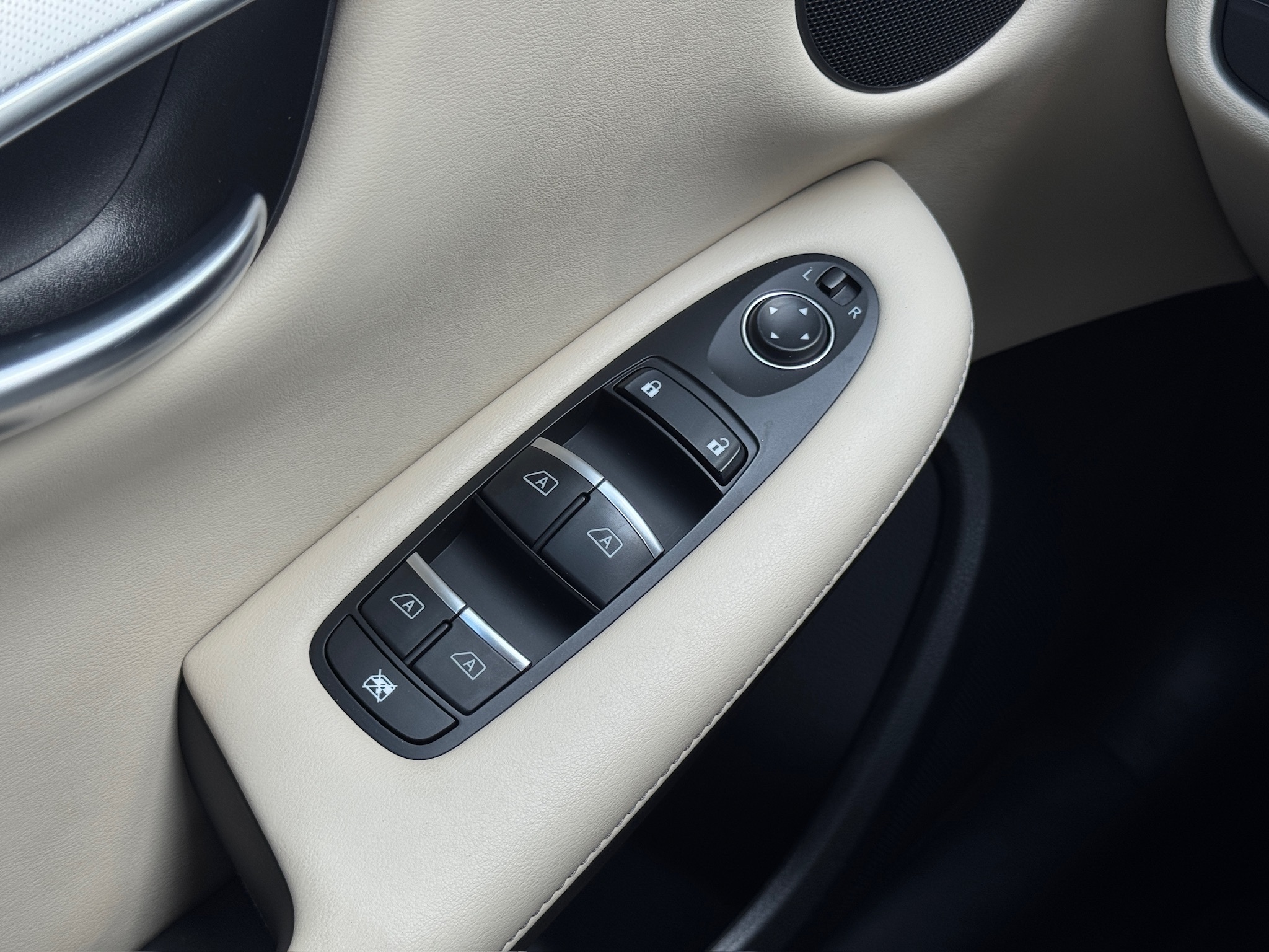 2021 INFINITI QX50 LUXE White at North Houston Mitsubishi