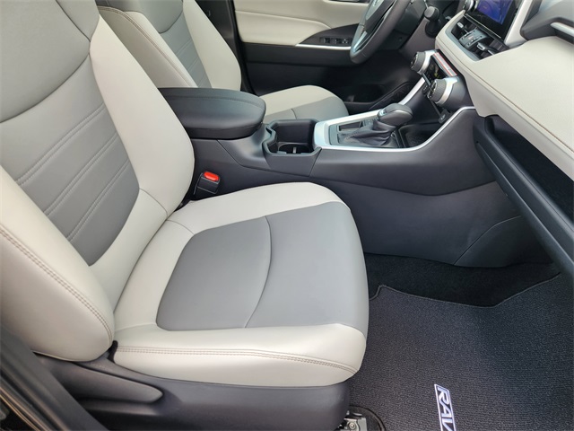 2025 Toyota RAV4 XLE Premium - 9