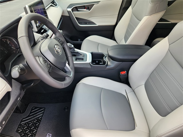 2025 Toyota RAV4 XLE Premium - 8