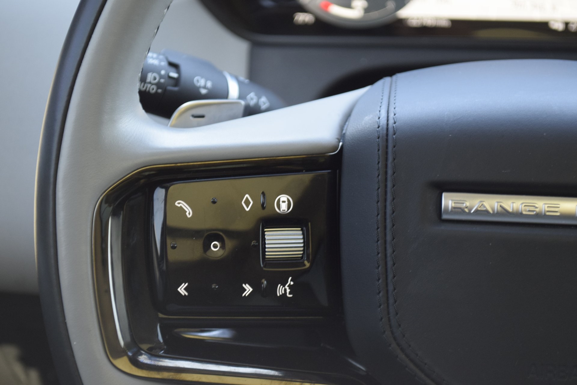 2025 Land Rover Range Rover Velar S - 11