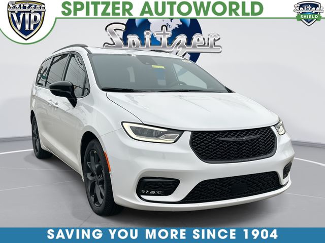 Bright White Clearcoat 2026 Chrysler Pacifica Minivan Front-Wheel Drive 9-Speed Automatic