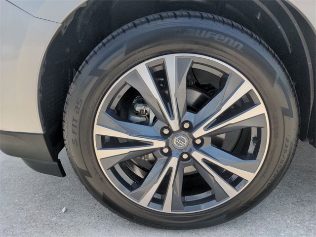 2020 Nissan Pathfinder Platinum Silver at Bravo Nissan