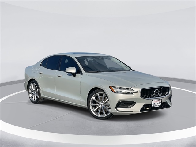 2020 Volvo S60 T5 Momentum FWD