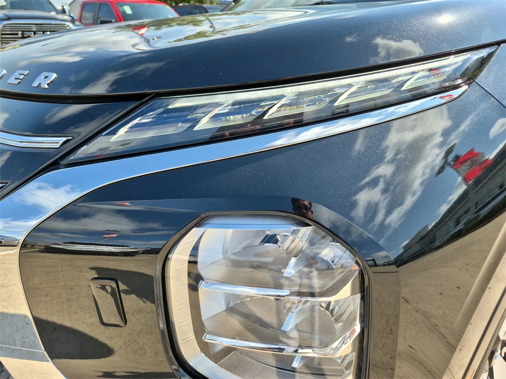 2025 Mitsubishi Outlander SEL Black at Baytown Hyundai