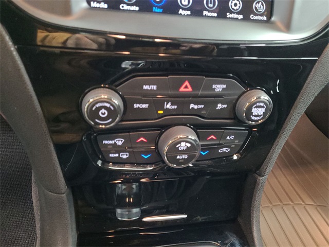 2018 – Chrysler – 300