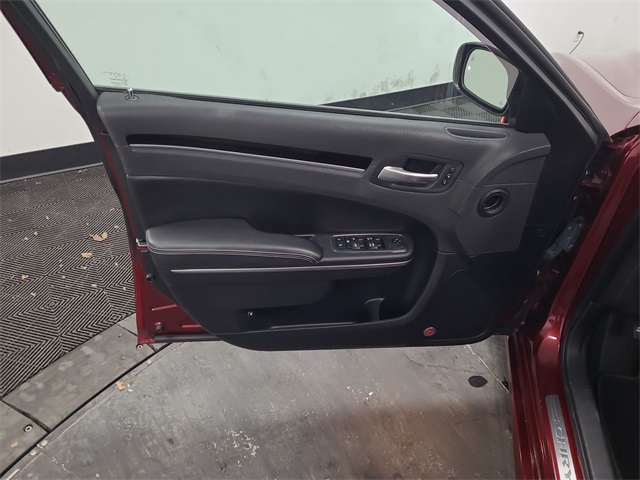 2018 – Chrysler – 300