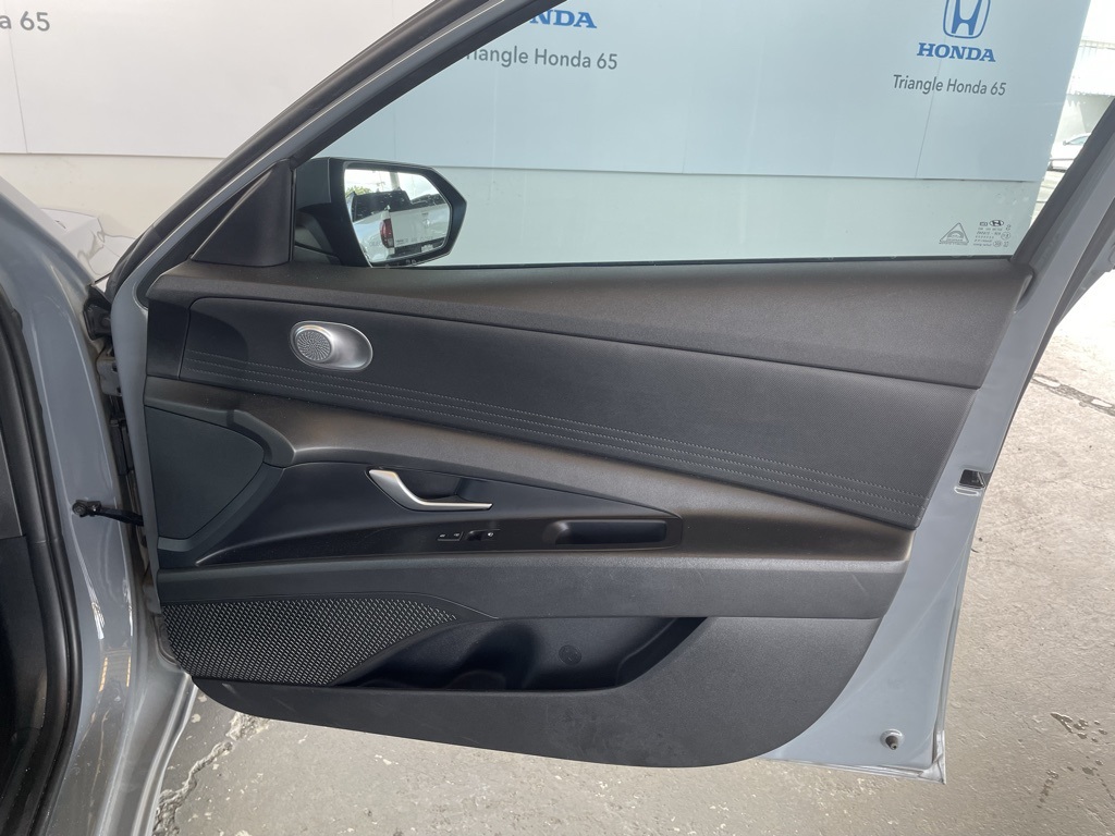 Thumbnail: 2022 Hyundai Elantra - 9