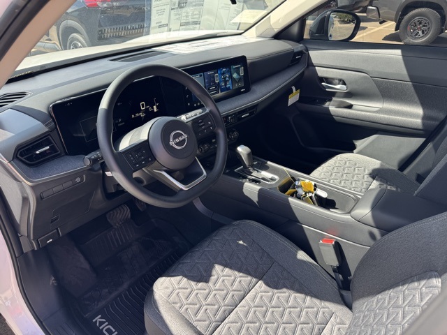 2026 Nissan Kicks SV photo 2