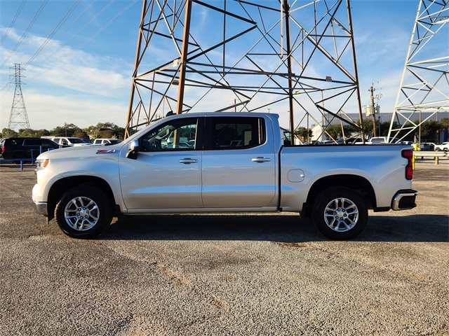 2022 Chevrolet Silverado 1500 LT - 3