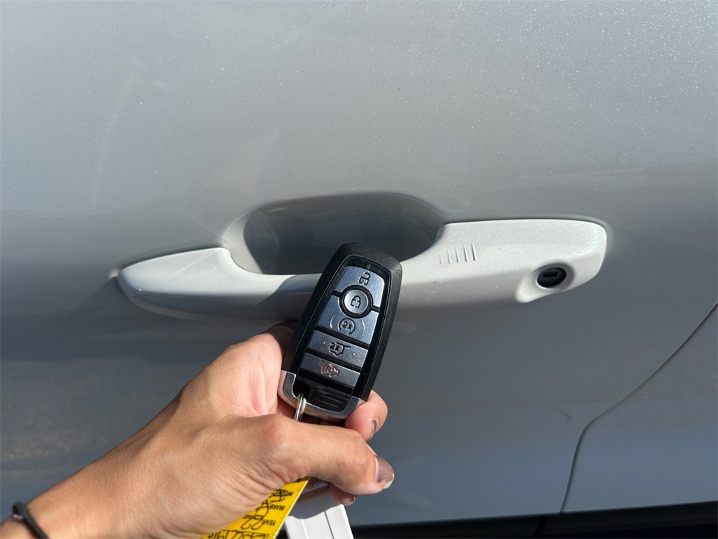 Used Car 2022 Ford Escape  Sel For Sale Under $20,000 In Floresville, Texas