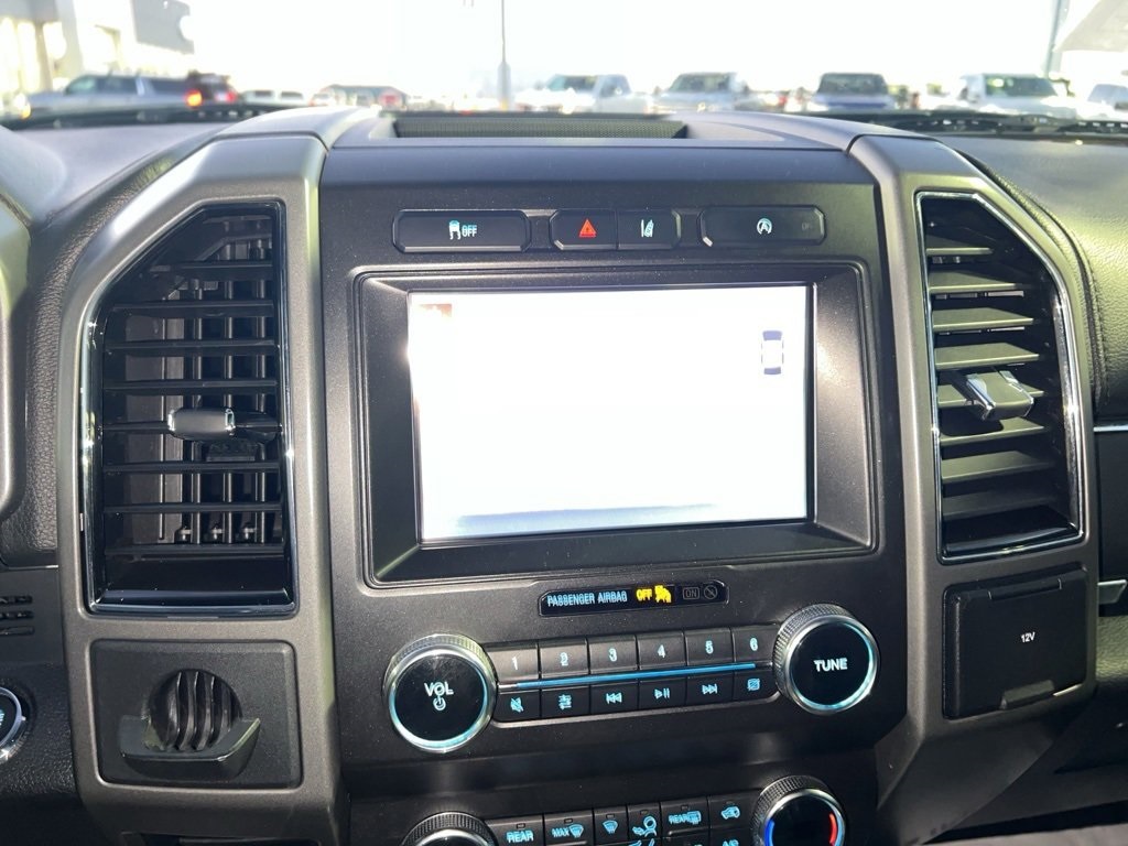 Used Car 2019 Ford Expedition  Xlt For Sale Under $25,000 In Floresville, Texas