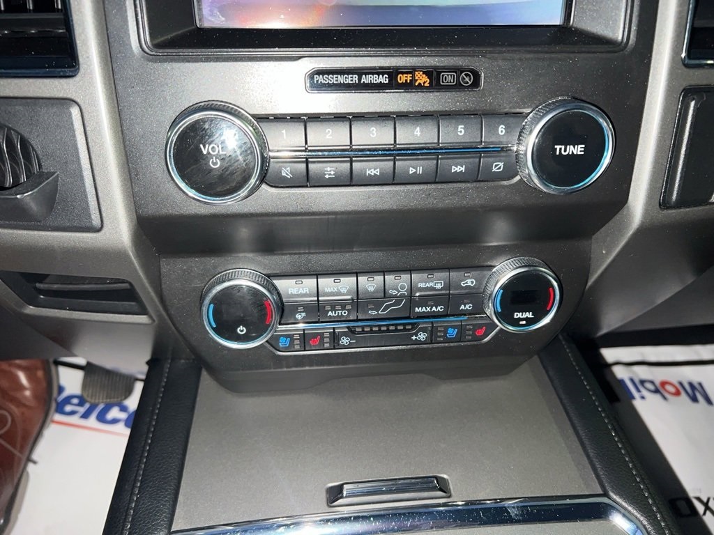 Used Car 2019 Ford Expedition  Xlt For Sale Under $25,000 In Floresville, Texas