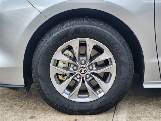 2023 Toyota Sienna XLE Silver at Community Toyota