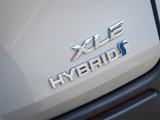 2023 Toyota Sienna XLE Silver at Community Toyota