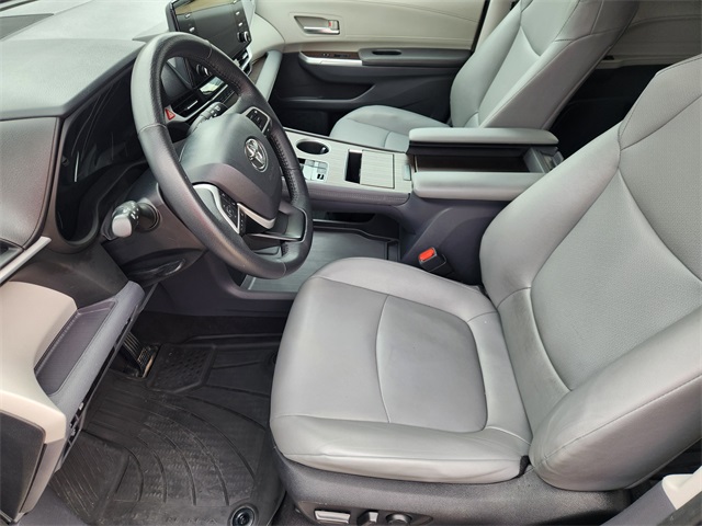 2023 Toyota Sienna XLE Silver at Community Toyota