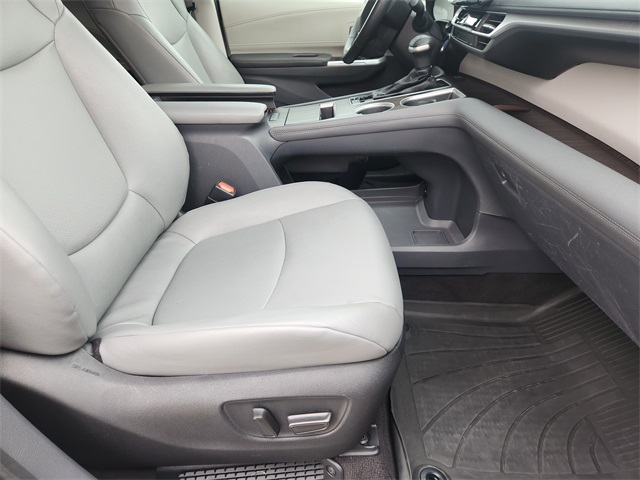 2023 Toyota Sienna XLE Silver at Community Toyota