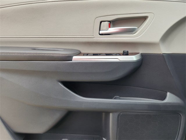 2023 Toyota Sienna XLE Silver at Community Toyota