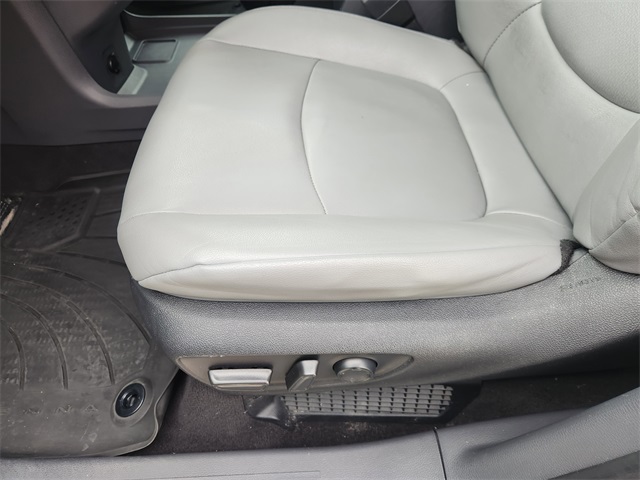 2023 Toyota Sienna XLE Silver at Community Toyota