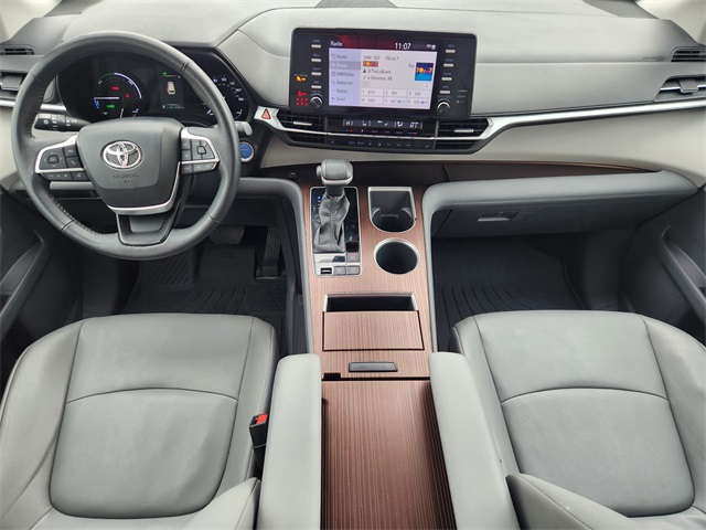 2023 Toyota Sienna XLE Silver at Community Toyota