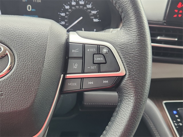 2023 Toyota Sienna XLE Silver at Community Toyota