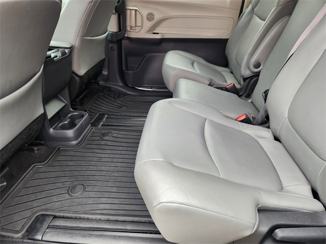 2023 Toyota Sienna XLE Silver at Community Toyota