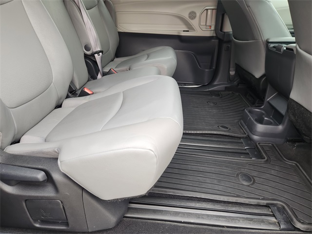 2023 Toyota Sienna XLE Silver at Community Toyota