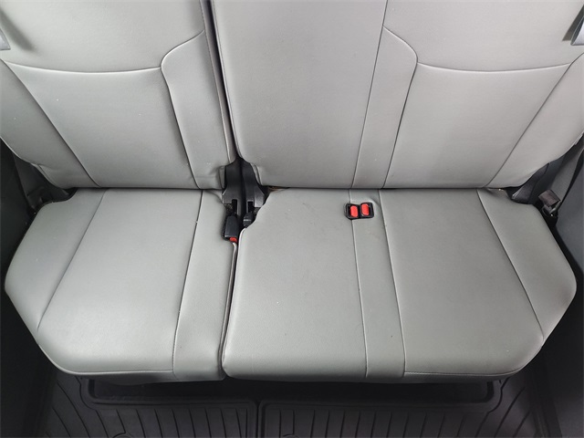 2023 Toyota Sienna XLE Silver at Community Toyota