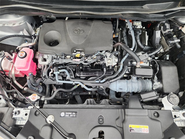 2023 Toyota Sienna XLE Silver at Community Toyota