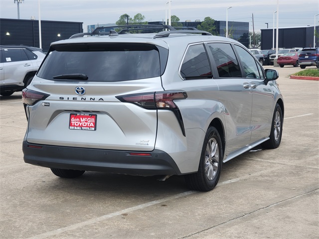 2023 Toyota Sienna XLE Silver at Community Toyota