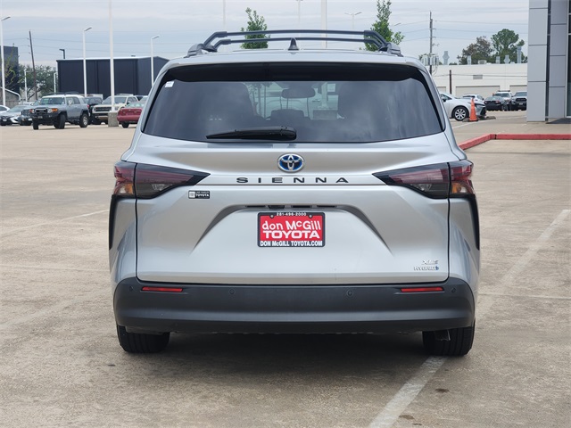 2023 Toyota Sienna XLE Silver at Community Toyota