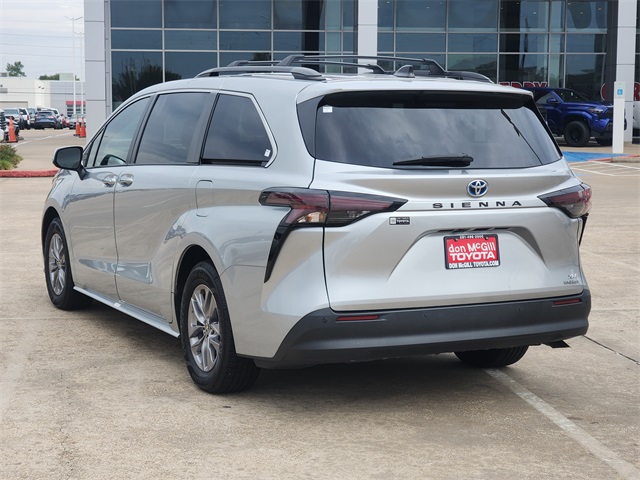 2023 Toyota Sienna XLE Silver at Community Toyota