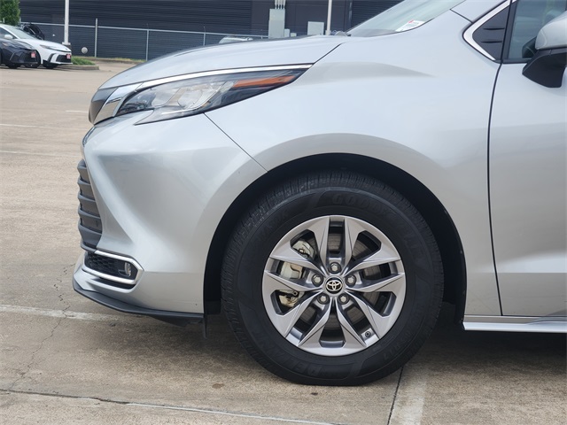 2023 Toyota Sienna XLE Silver at Community Toyota