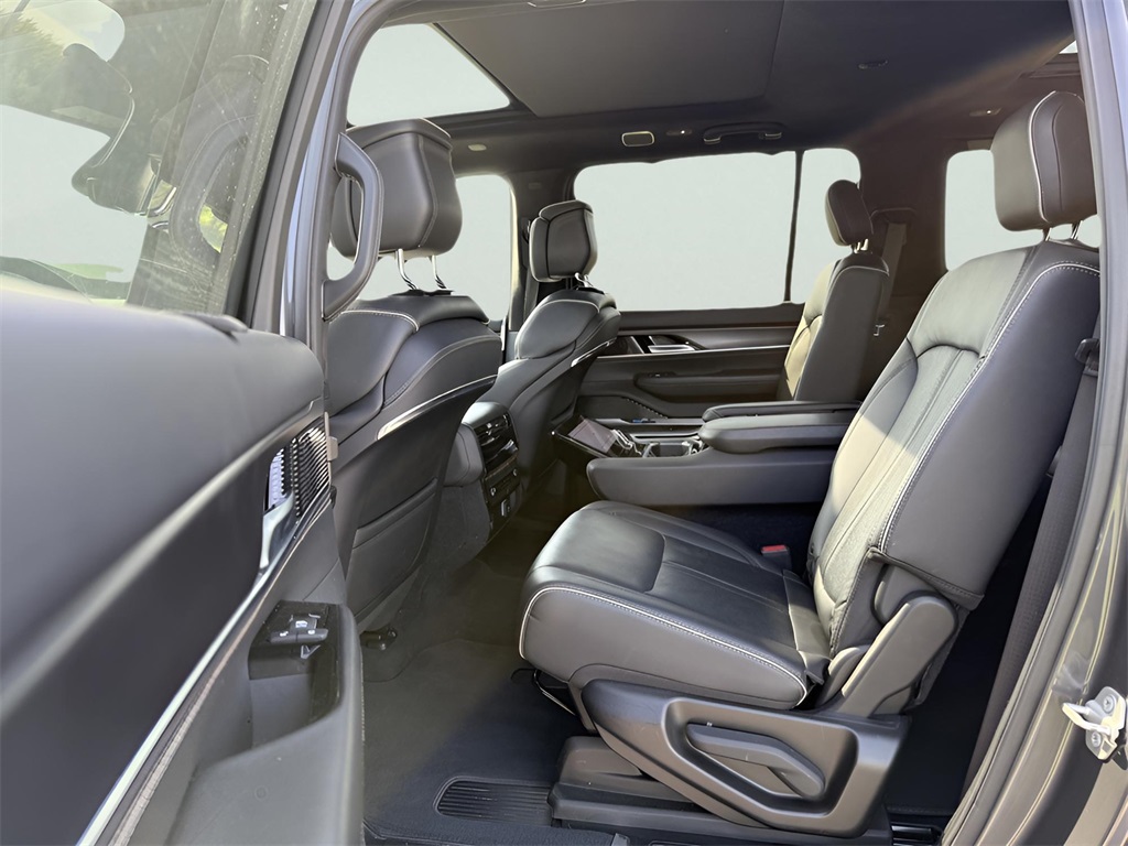 2024 Jeep Grand Wagoneer L II photo 16