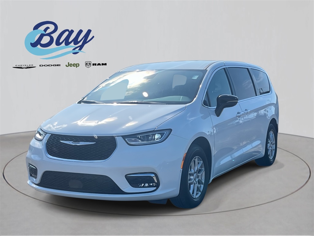 2026 Chrysler Pacifica Select's photo