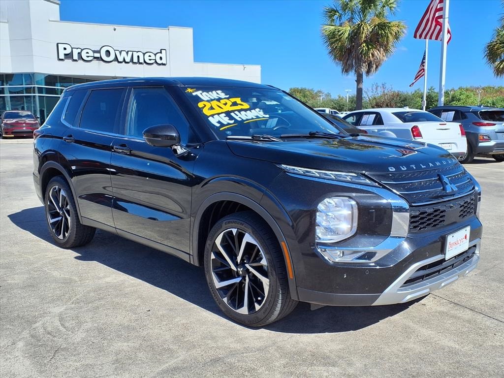2023 Mitsubishi Outlander SE Black at Emmons Autoplex