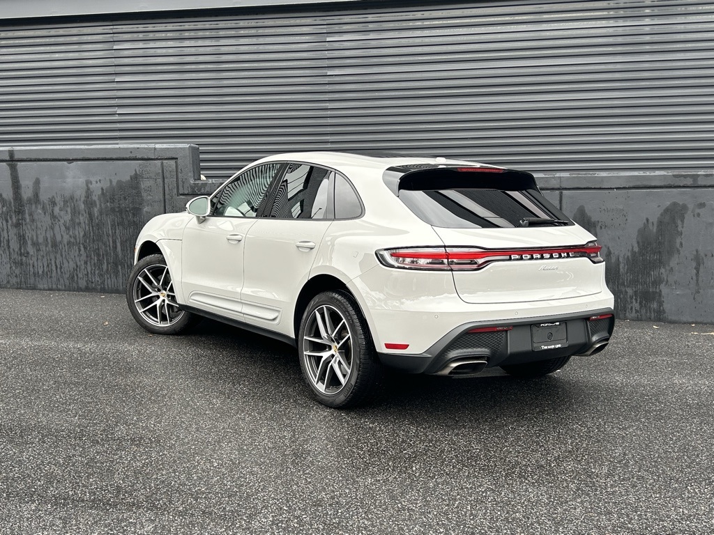 2025 Porsche Macan photo 3