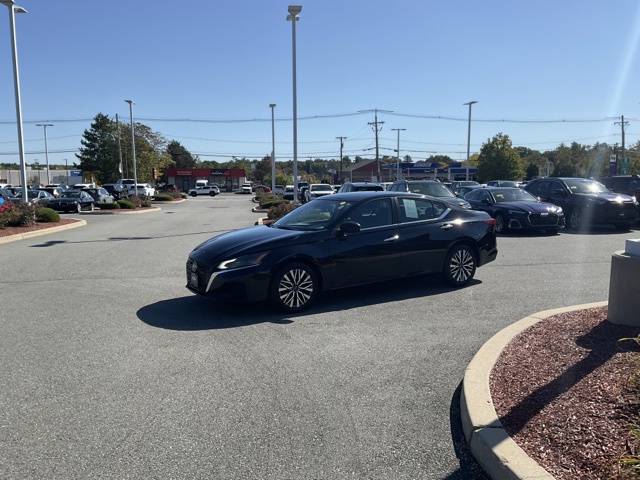 Super Black Clearcoat 2024 Nissan Altima Sedan Front-Wheel Drive Continuously Variable Transmission