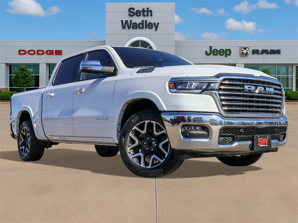 2025 RAM 1500 Laramie Crew Cab 4WD