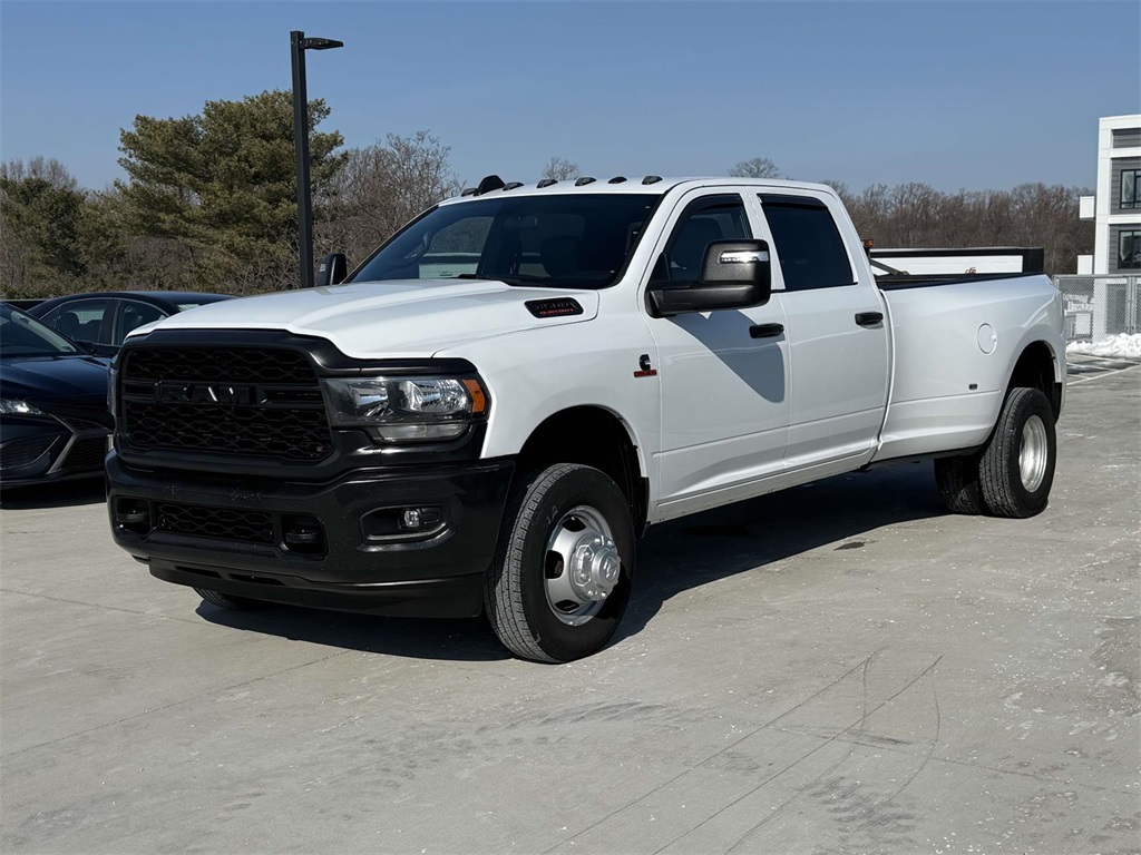2024 RAM 3500 Tradesman Crew Cab LB DRW 4WD