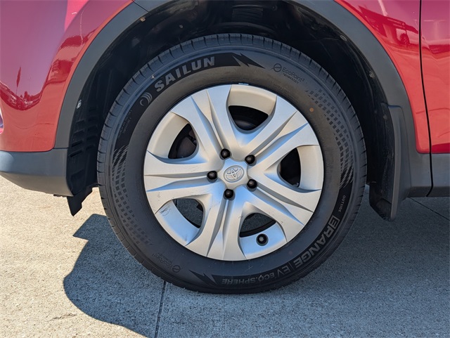 2015 Toyota RAV4 LE - 9