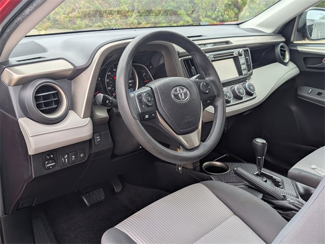 2015 Toyota RAV4 LE - 11