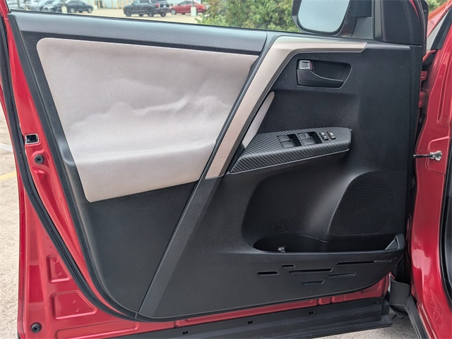 2015 Toyota RAV4 LE - 1